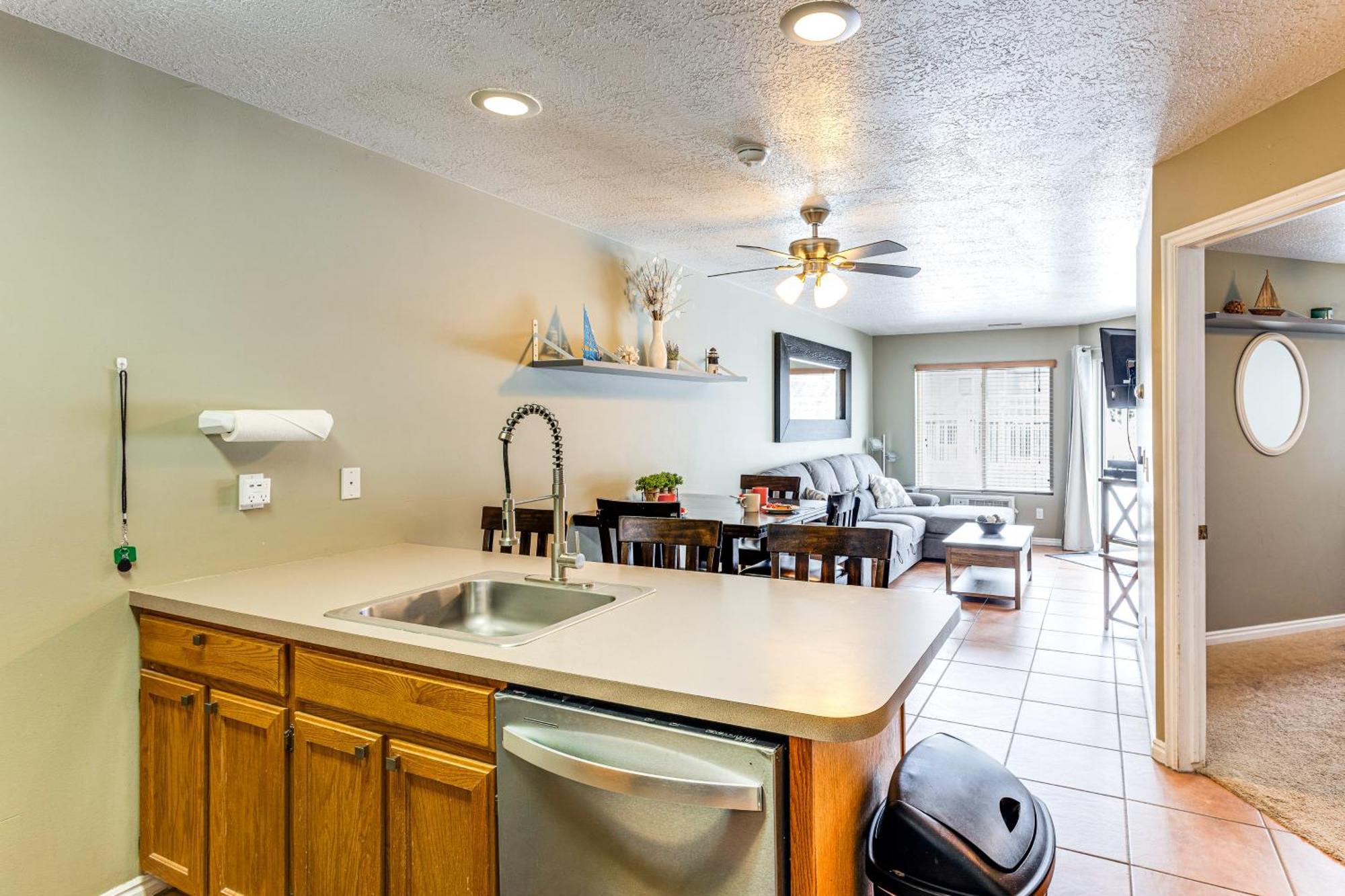 Garden City Condo With Pool Access By Bear Lake! Exterior photo